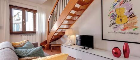 Apartment | Living area | Flat-screen TV