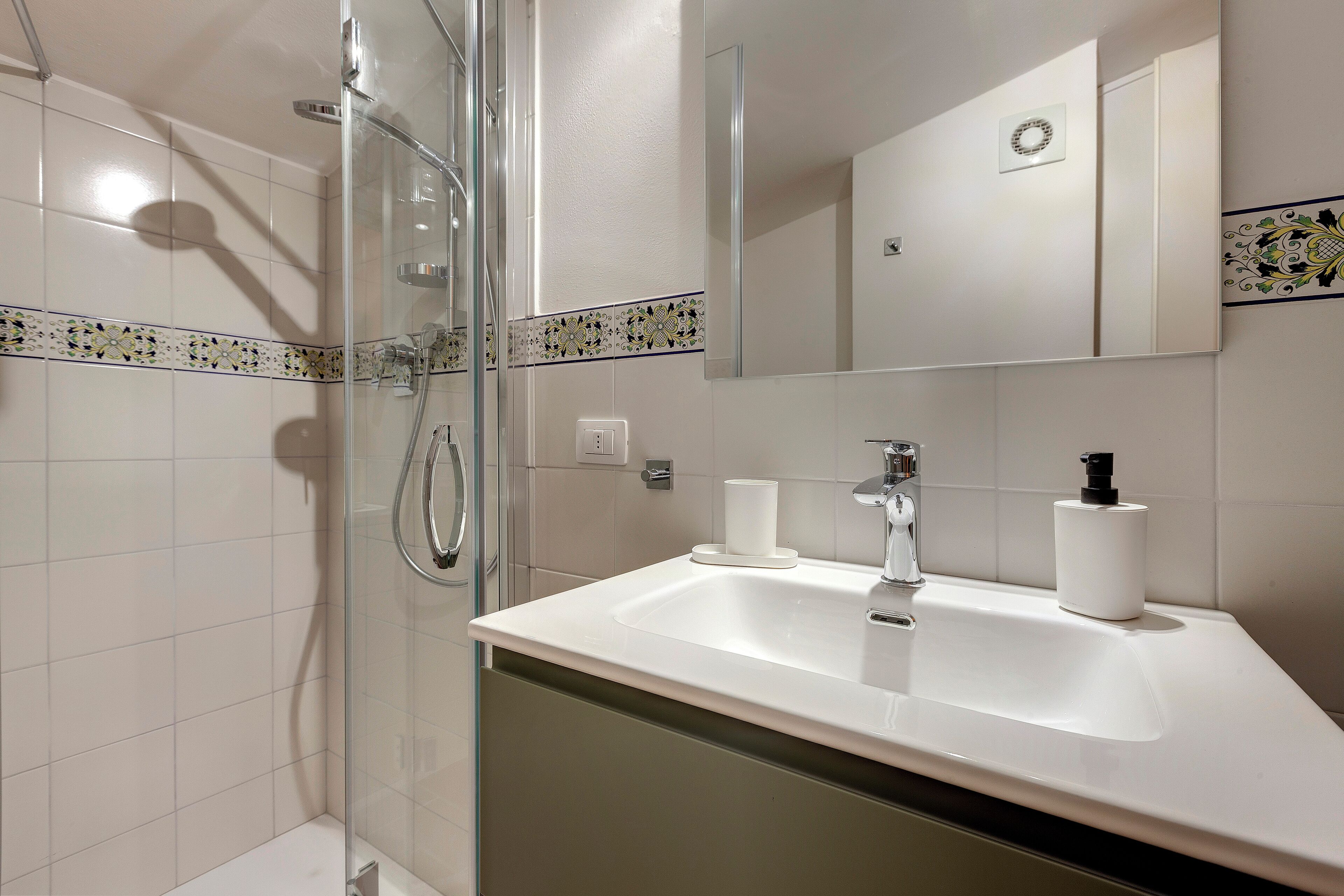 Departamento | Baño | Regadera, secadora de cabello, bidet, toallas 