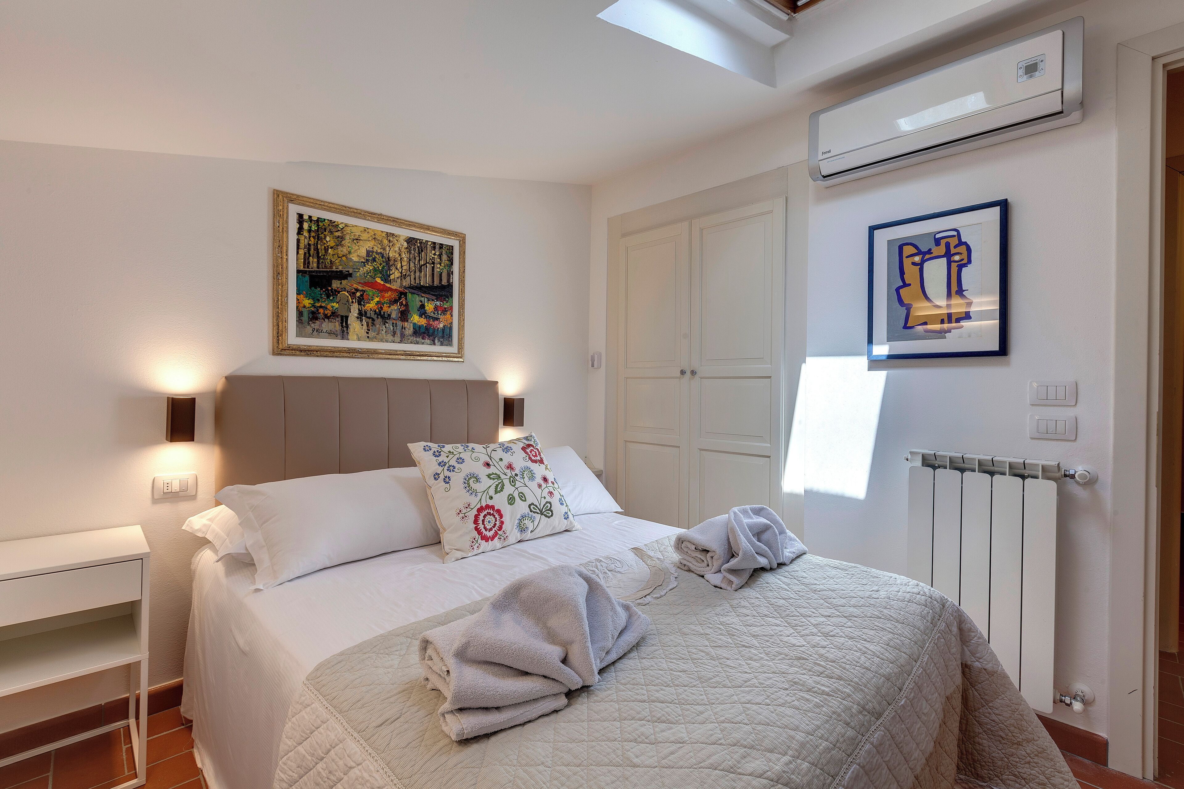 Apartment | Laptopgeeigneter Arbeitsplatz, Bügeleisen/Bügelbrett, kostenloses WLAN