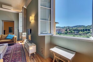 Apartment | Wohnbereich | 24-Zoll-Flachbildfernseher mit Digitalempfang