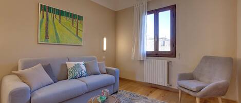 Apartemen | Area keluarga | Televisi layar datar 24-inci dengan saluran TV digital