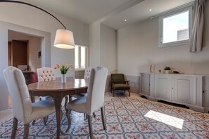 Apartment | Living area | 24-inch flat-screen TV with digital channels - Mamo Florence - Zante Aparment (Florence)