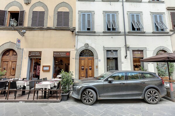 Front of property - Mamo Florence - Sant'Agostino Luxury Apartment (Florence)