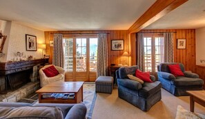 TV, fireplace, DVD player, books
