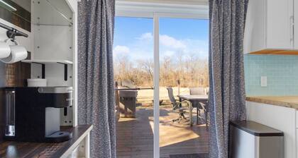 Lake Lagoon , 3 bedroom, 2 bath lakehouse , just steps away from the lake!