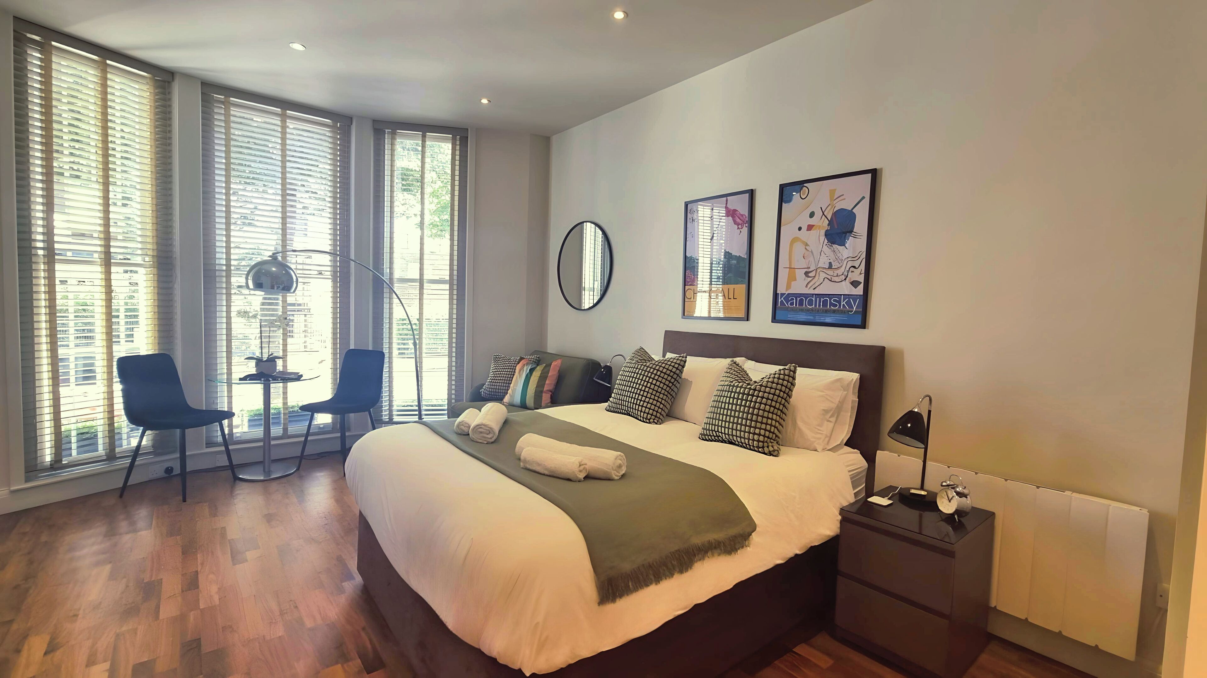 Silitysrauta/-lauta, ilmainen Wi-Fi, vuodevaatteet