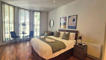 Silitysrauta/-lauta, ilmainen Wi-Fi, vuodevaatteet