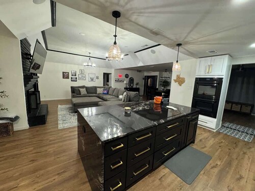 Lux Retreat | FIFA | Sleeps 12 | Firepit  | Pets