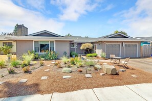 Exterior - Eugene Retreat walk to Autzen & Pet-Friendly (Eugene)