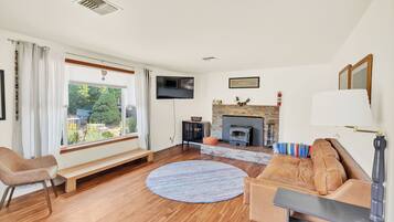 Smart TV, fireplace, foosball, table tennis