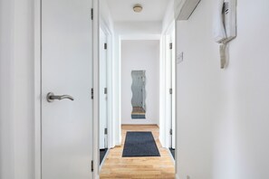 Interior - |> Bright n' Charming Air Conditioned Two Bed in Heart of London<| (London)