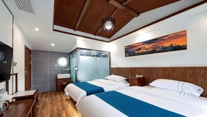 A hotel room with two beds, a wooden ceiling, a painting, a mirror, and a desk. - yun shui jian jiangjing minsu (Fenghuang County)