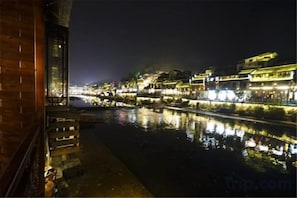 Unclassified image, 4 of 24, button - yun shui jian jiangjing minsu (Fenghuang County)