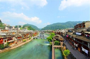 Unclassified image, 2 of 24, button - yun shui jian jiangjing minsu (Fenghuang County)