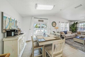 Dining - Private home oasis with luxury saltwater pool & Hot tub. Walk to beach Sleeps 8. (Panama City Beach)
