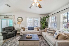 Smart TV, video games, books - Private home oasis with luxury saltwater pool & Hot tub. Walk to beach Sleeps 8. (Panama City Beach)