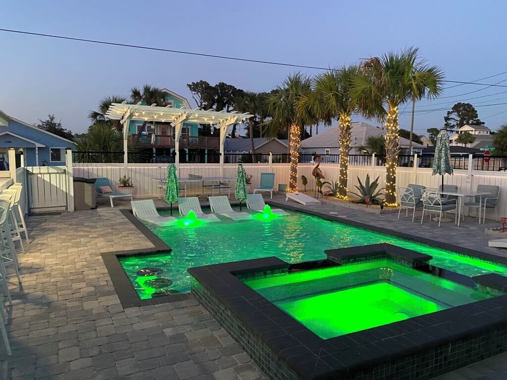 室外游泳池，恒温泳池