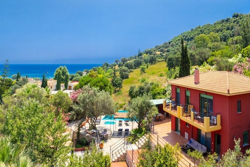 Villa Poseidonia - Three Bedroom Villa, Sleeps 6