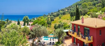 Villa Poseidonia - Three Bedroom Villa, Sleeps 6