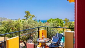 A balcony with a table, chairs, and a view of the sea. - Villa Poseidonia - Three Bedroom Villa, Sleeps 6 (Ionian Islands)