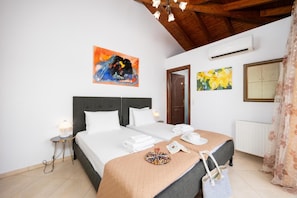 3 bedrooms, iron/ironing board, WiFi, bed sheets