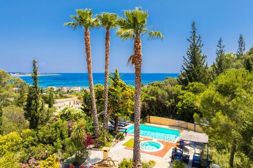 Villa Atlantis - Three Bedroom Villa, Sleeps 6