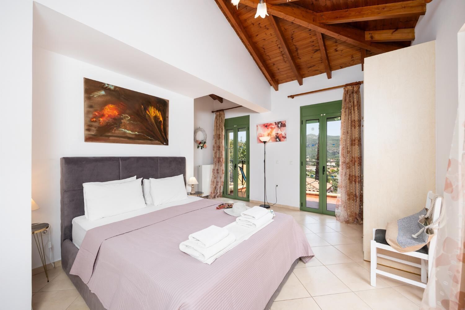 3 bedrooms, iron/ironing board, WiFi, bed sheets