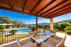 Outdoor dining - Villa Chloe - Four Bedroom Villa, Sleeps 8 (Rethymno)