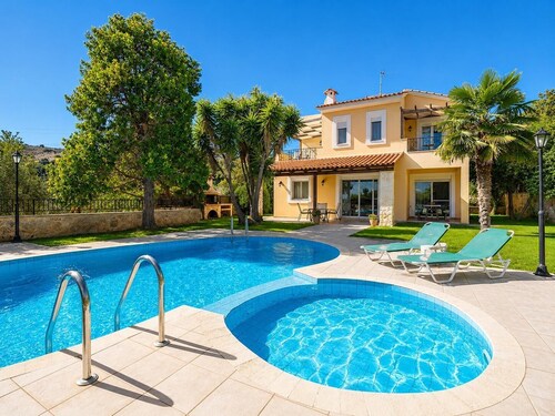Villa Elessa - Three Bedroom Villa, Sleeps 6