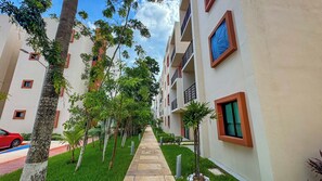 المنطقة المحيطة بالمنشأة