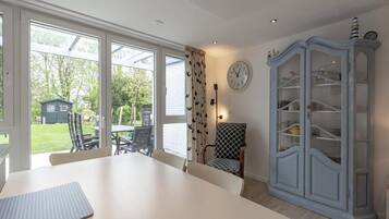 Bungalow | Dining