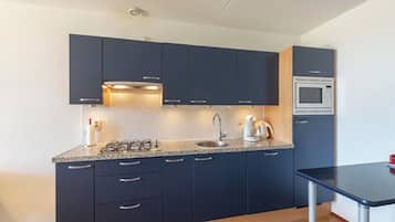 Apartment | Private kitchen | Electric kettle, toaster