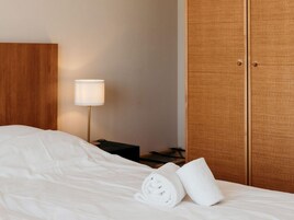 1 habitación y muebles diferentes