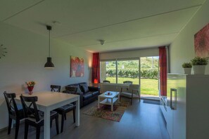 Dining - Apartment in Callantsoog Near the Beach (Callantsoog)