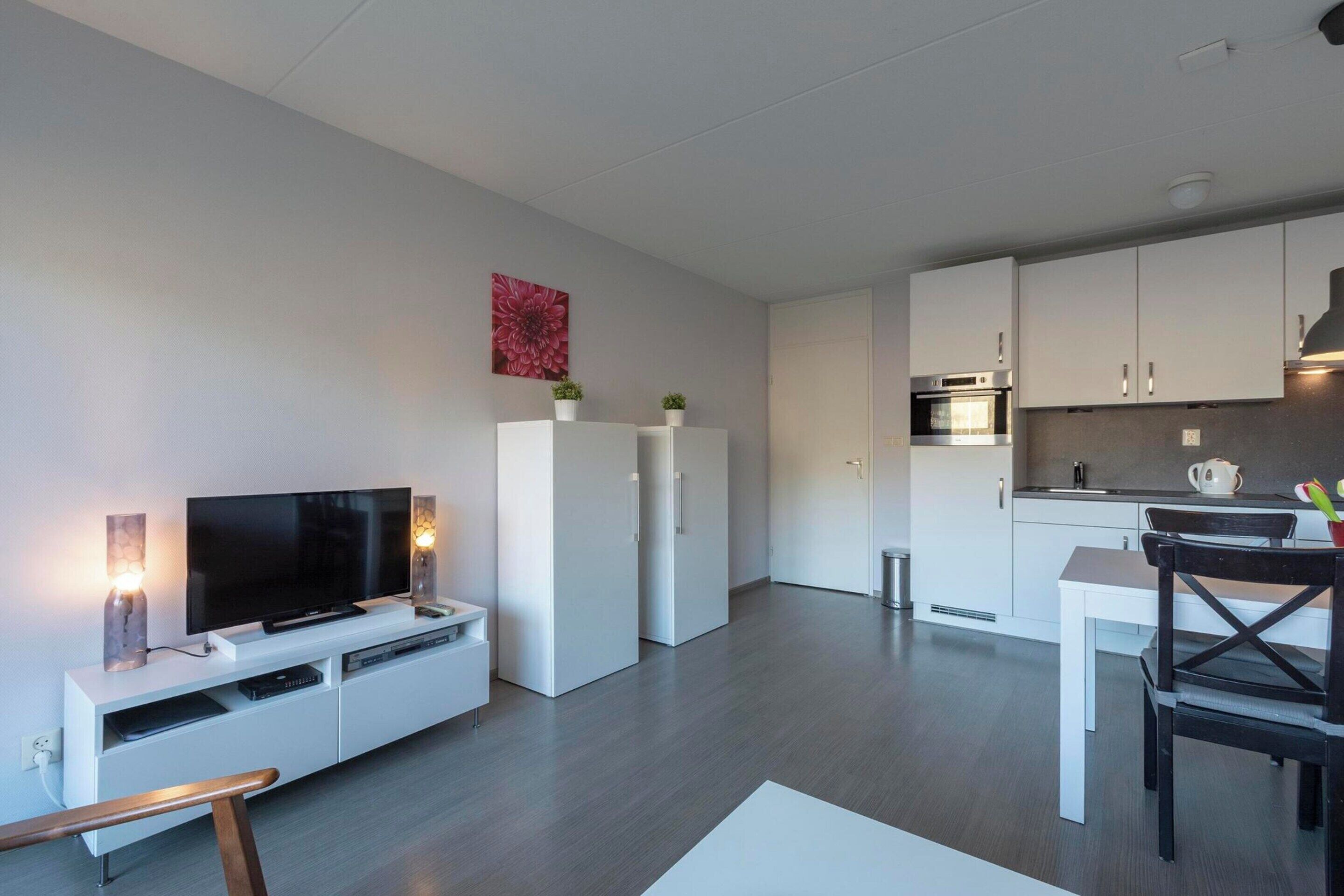 Apartment | Private kitchen | Electric kettle, toaster