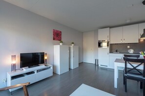 Apartment | Private kitchen | Electric kettle, toaster - Apartment in Callantsoog Near the Beach (Callantsoog)
