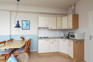 Apartment | Private kitchen | Electric kettle, toaster - Luxury Apartment With Garden (Callantsoog)