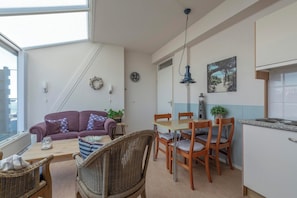 Apartment | Living room - Luxury Apartment With Garden (Callantsoog)