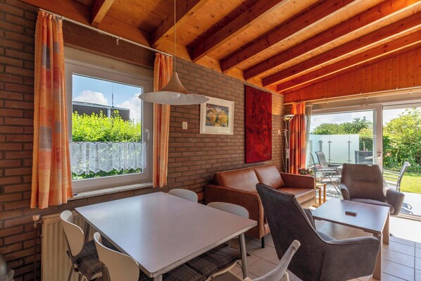 Dining - Bungalow Near Beach and Forest in De Blenck (Callantsoog)