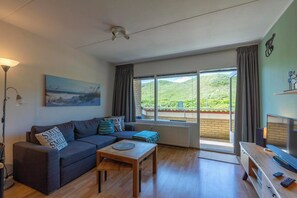 Apartment | Living room - Seaside Holiday Apartment With a Patio (Callantsoog)