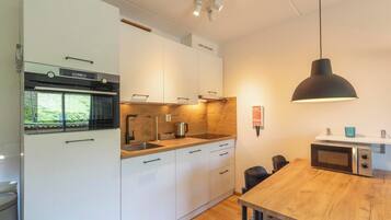 Apartment | Private kitchen | Electric kettle, toaster