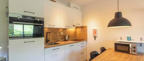 Apartment | Private kitchen | Electric kettle, toaster