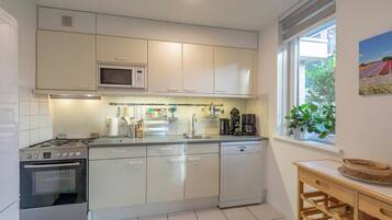 House | Private kitchen | Electric kettle, toaster