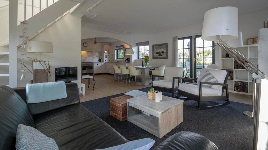 Villa w/ Electric Charging & Parking