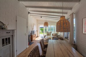 Bungalow | Dining