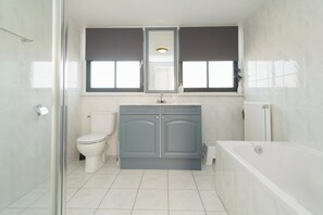 Villa | Bathroom