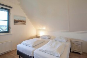 Villa | 2 bedrooms, individually furnished, bed sheets - Villa With View Over the Park De Buitenplaats (Callantsoog)