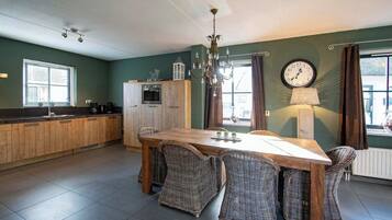 Villa | Dining