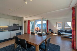 Apartment | Dining - Elegant Penthouse With Patio (Callantsoog)