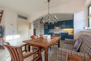 Villa | Dining